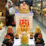 Bàn thờ ông địa màu trắng